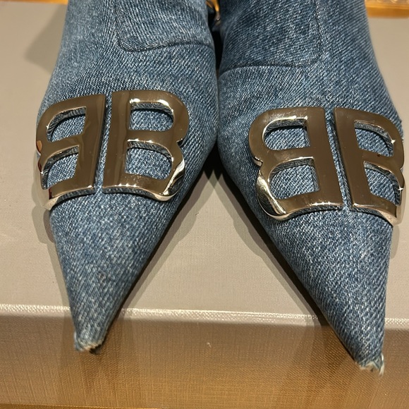 BALENCIAGA - Picture 2 of 16